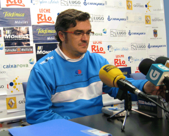 Paco García en un momento de la rueda de prensa en el Pazo dos Deportes