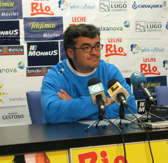 Paco García durante la rueda de prensa previa al Melilla - Leche Río