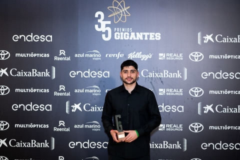 Sergi Quintela recolleu o«Premio Gigantes» á mellor afección en nome da Marea Celeste