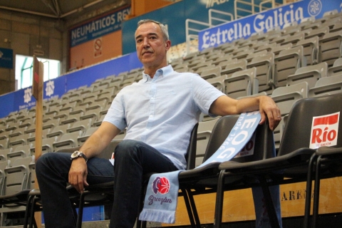 Paco Olmos presentado como adestrador do Río Breogán